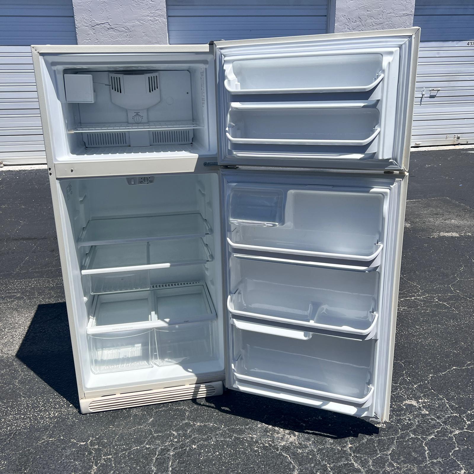 Frigidaire Top and Bottom Refrigerator Frigidaire Top and Bottom Refrigerator